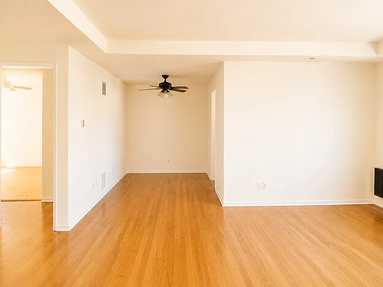686 S Saint Andrews Pl #B3 — Photo 15