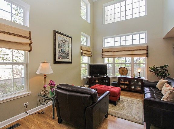 2nd image of 377 Bloomfield Ct