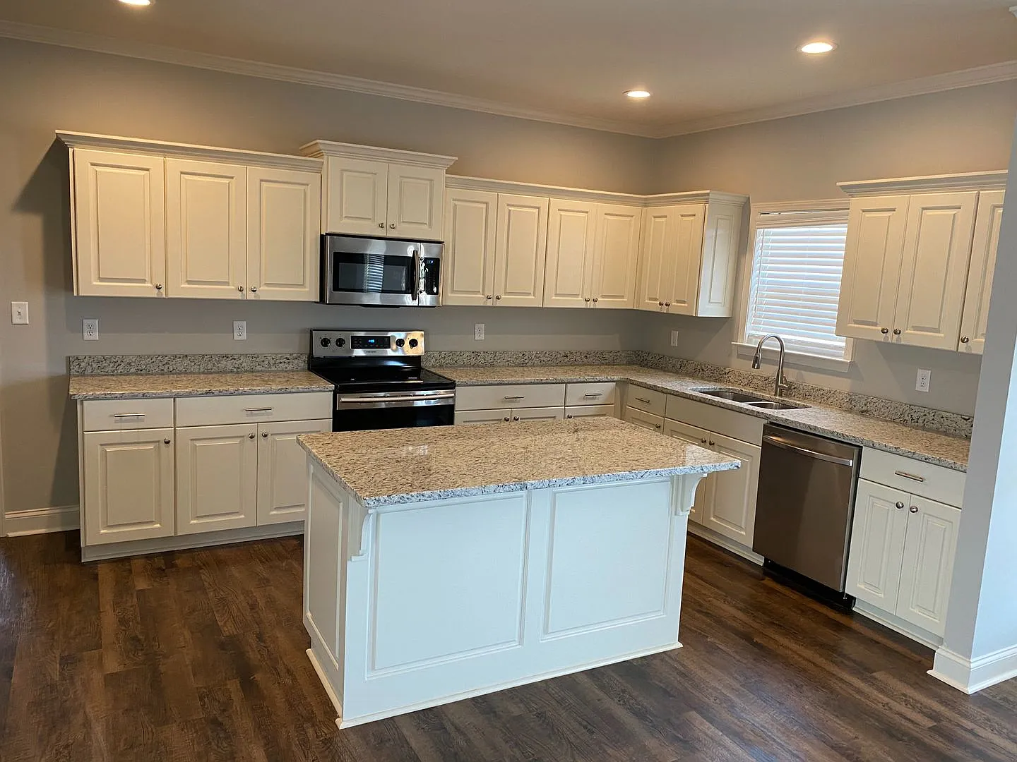 Live Oak Dr, 178 — Photo 2