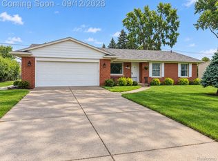 14320 Hillcrest St, Livonia, MI 48154