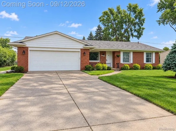 14320 Hillcrest St, Livonia, MI 48154