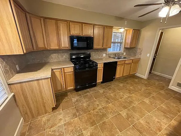 3 bed, 1.5 bath, 1531 sqft, $2,000 — Photo 4