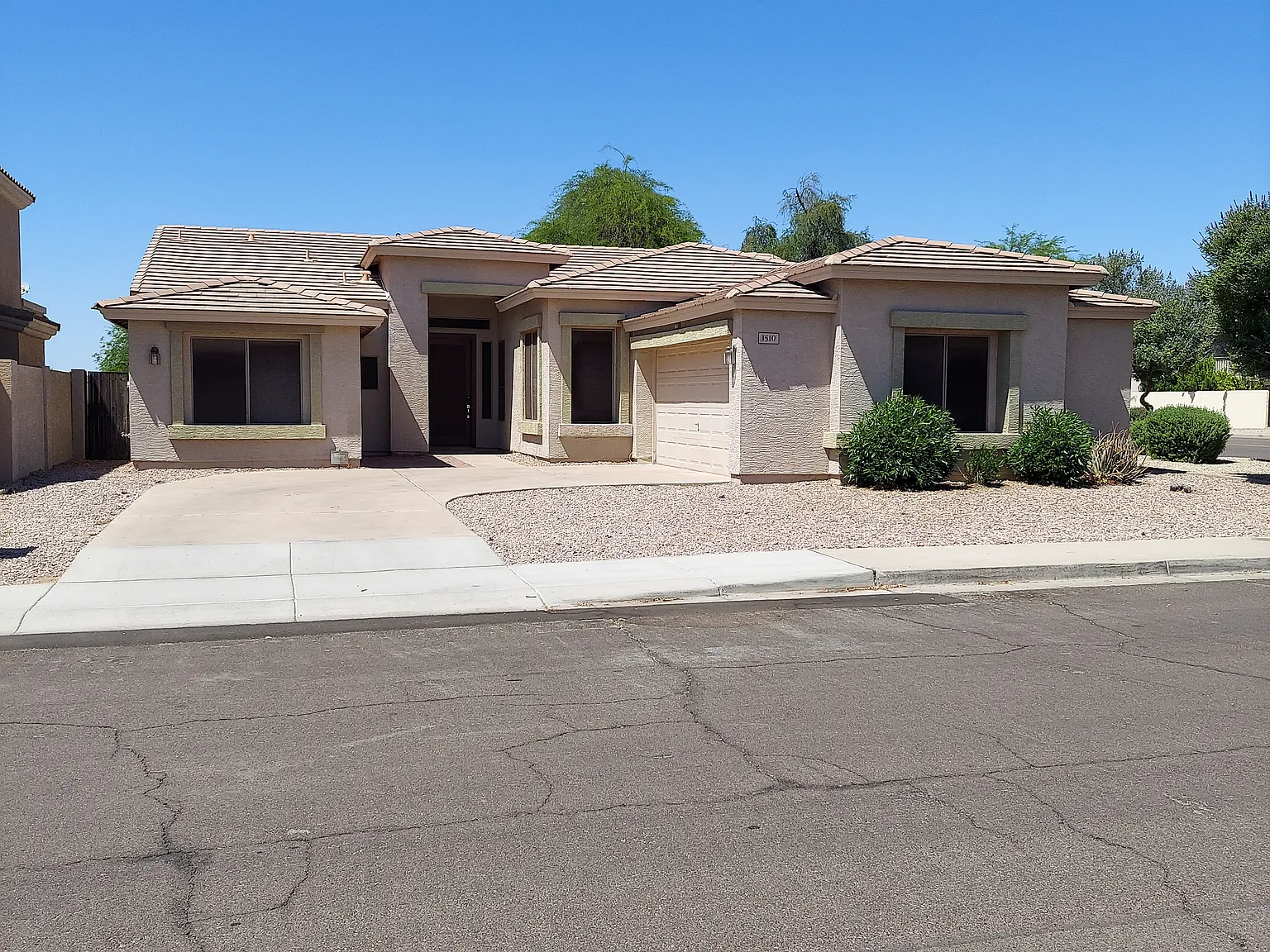 4 bed, 2184 sqft, $2,900 — Photo 1