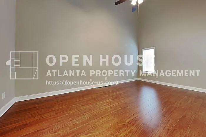 4 bed, 2.5 bath, 3648 sqft, $2,400 — Photo 3