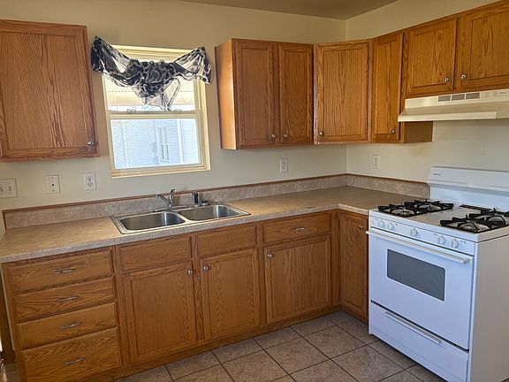 5th image of 221 N 9th St