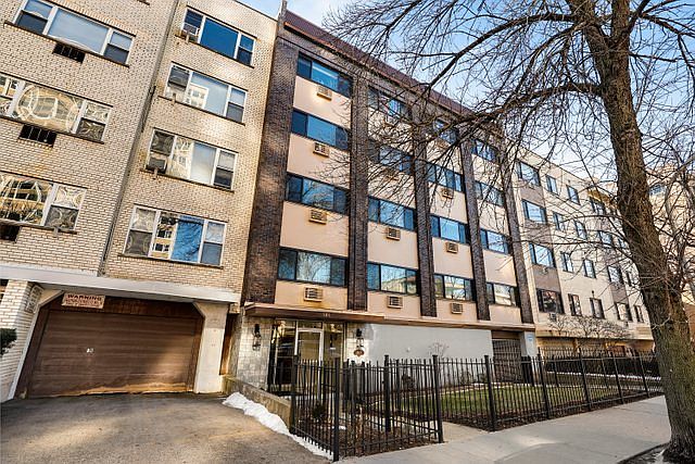 1st image of 561 W Stratford Pl APT 3F
