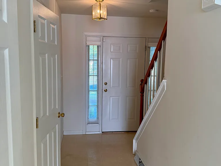 105 Acorn Ln — Photo 5