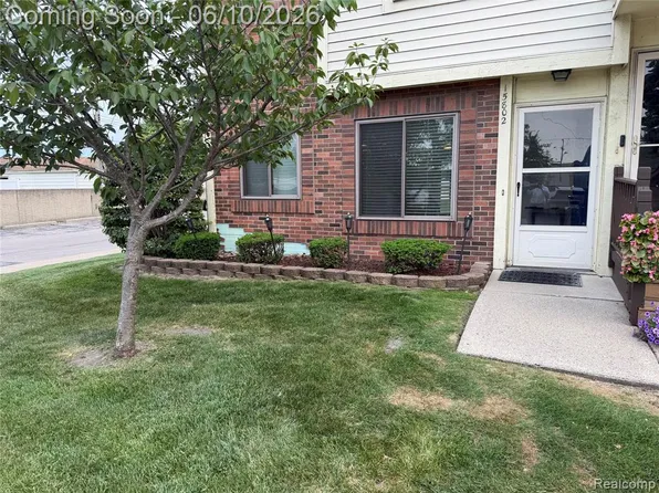 15802 Orchard Ln, Roseville, MI 48066