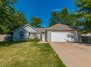 1725 S Tallgrass Dr, Fayetteville, AR 72701