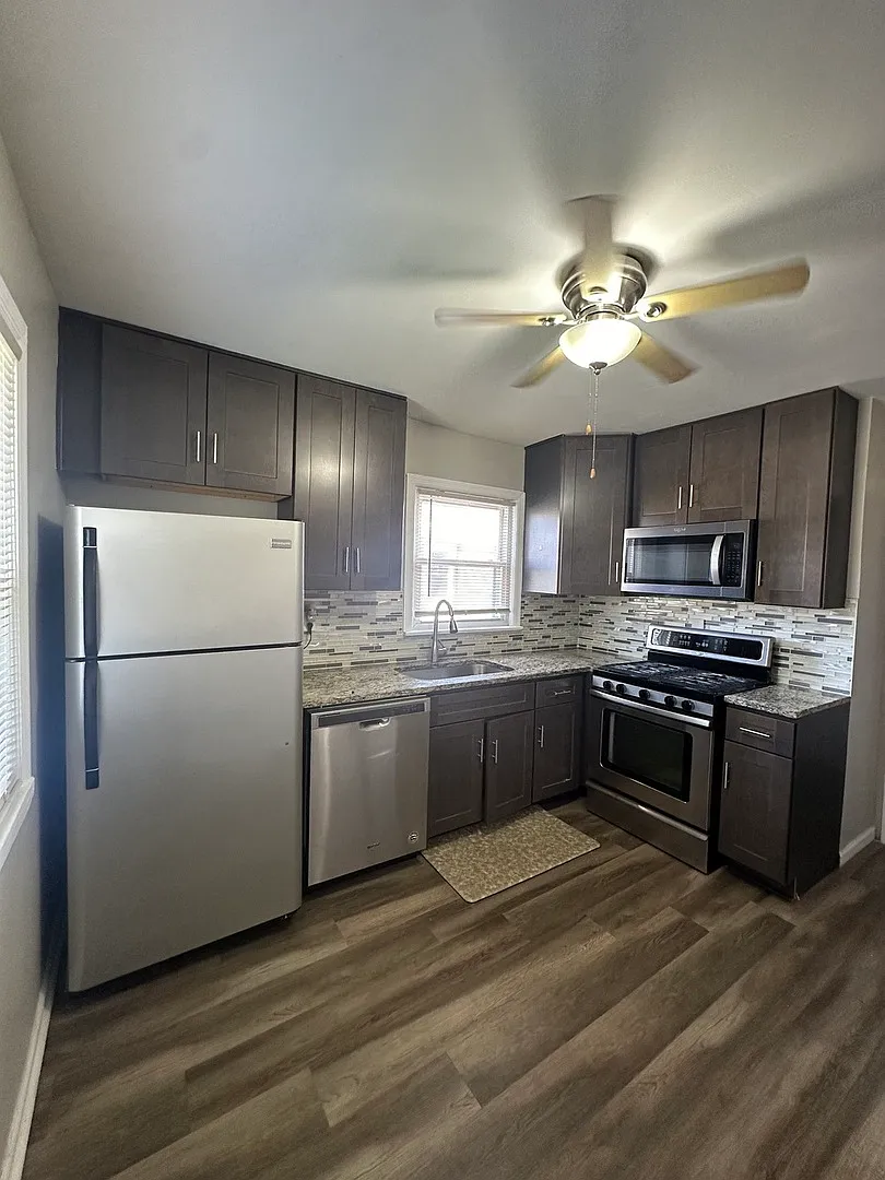 3 bed, 1250 sqft, $2,000 — Photo 2