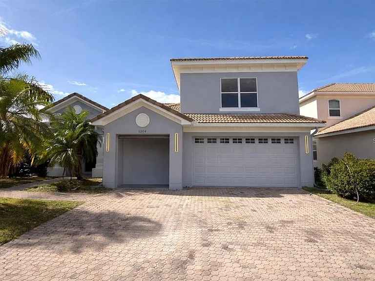 3504 Valleyview Dr — Photo 1