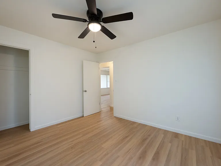 511 E Grumman Dr — Photo 13