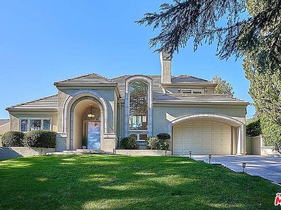 2nd image of 1931 Tondolea Ln
