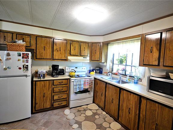 2nd image of 13 Parkway Dr #13
