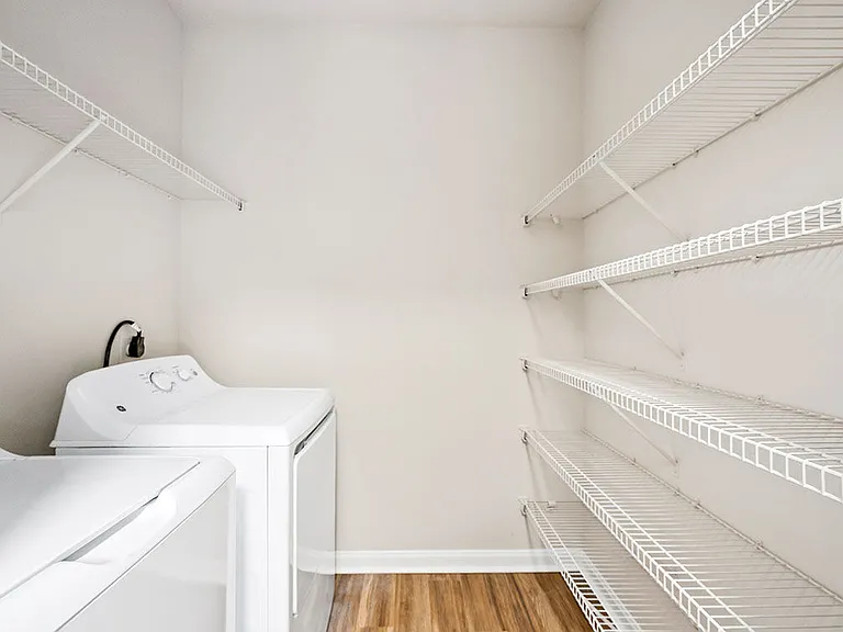 Houston Lake Apartments — Photo 8