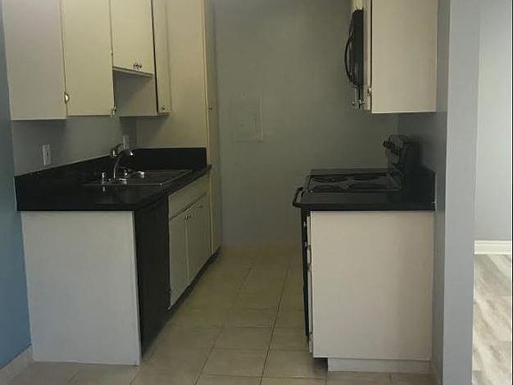 4th image of 19229 Nordhoff St APT 35