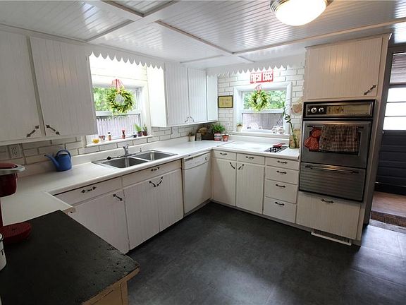 4th image of 411 Mosgrove St