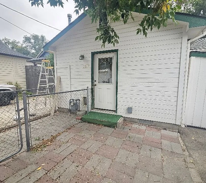 1517 Denver Ave