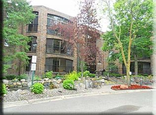 6051 Laurel Ave APT 103, Golden Valley, MN 55416