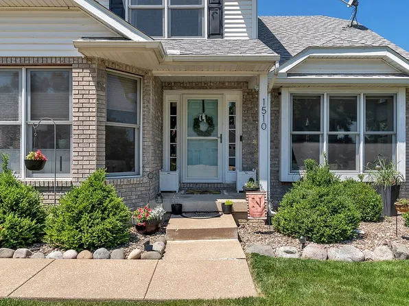 1510 White Tail Dr, Bettendorf, IA 52722
