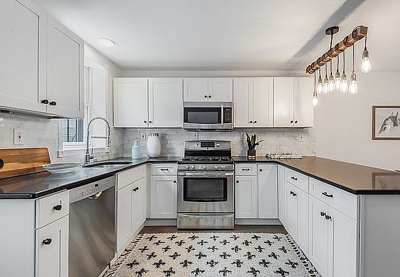 4th image of 786 Jefferson Ave #1