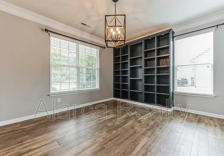 7419 Canova Ln — Photo 10