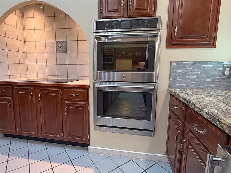 8445 Cessna Dr — Photo 14