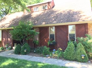6512 NW Sweetbriar Ln, Kansas City, MO 64151