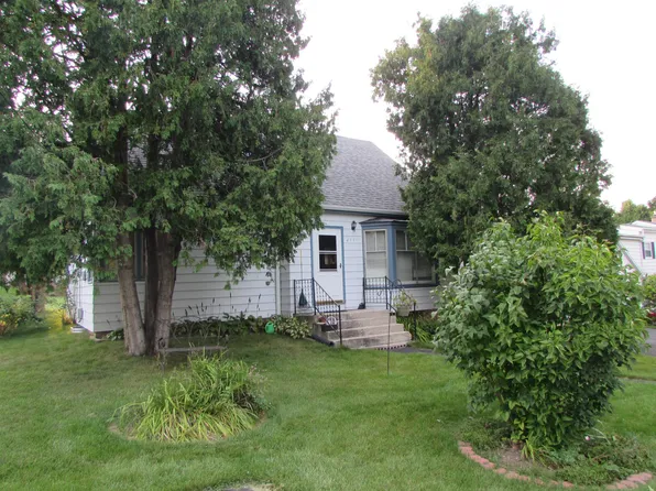 4551 S 112th St, Greenfield, WI 53228