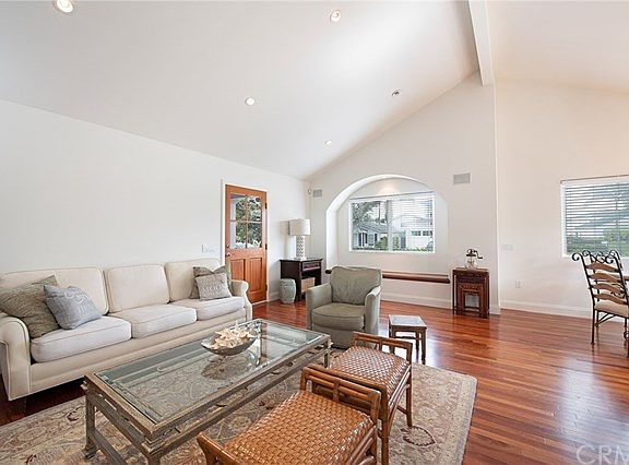 5th image of 331 Costa Mesa St