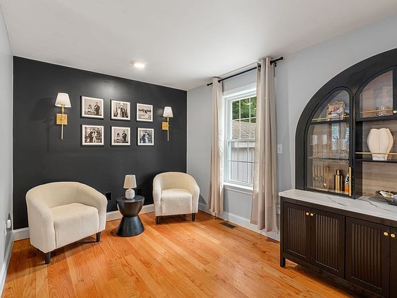 4th image of 65 Lawrence St