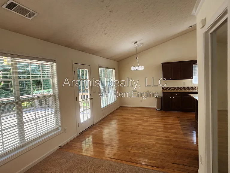 3241 Cranberry Ln — Photo 4