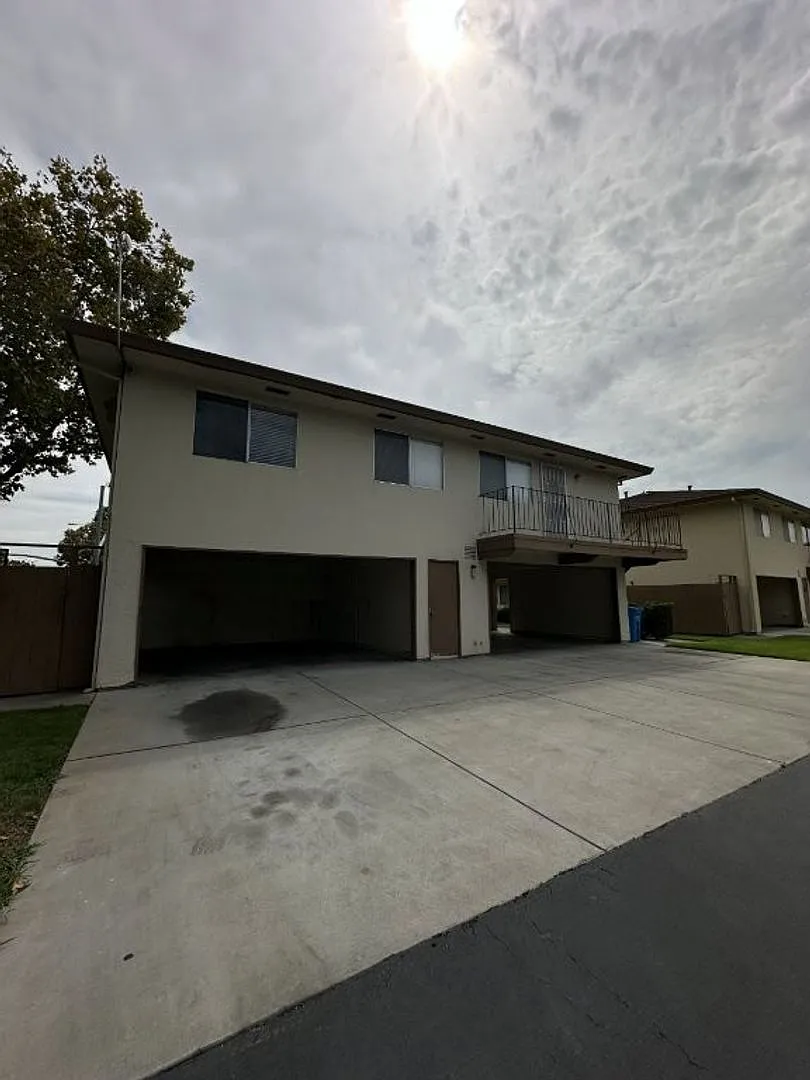 Nor Cal Realty, Inc.- 2 Bedroom/1 Bath Condo with Covered Car Port. — Photo 2