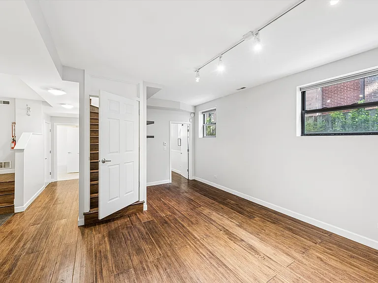 6829 N Lakewood Ave #1 — Photo 24