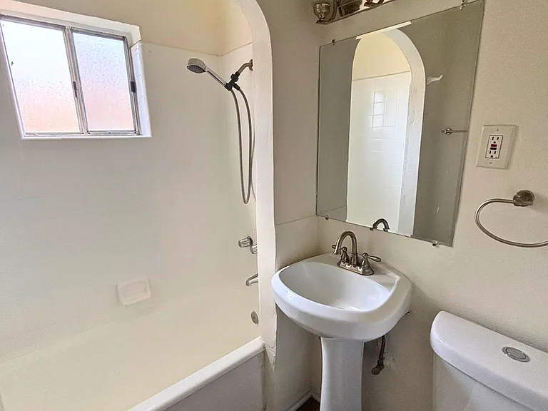 1217 Cedar Ave — Photo 15