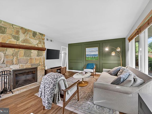 3rd image of 10123 Capitol View Ave