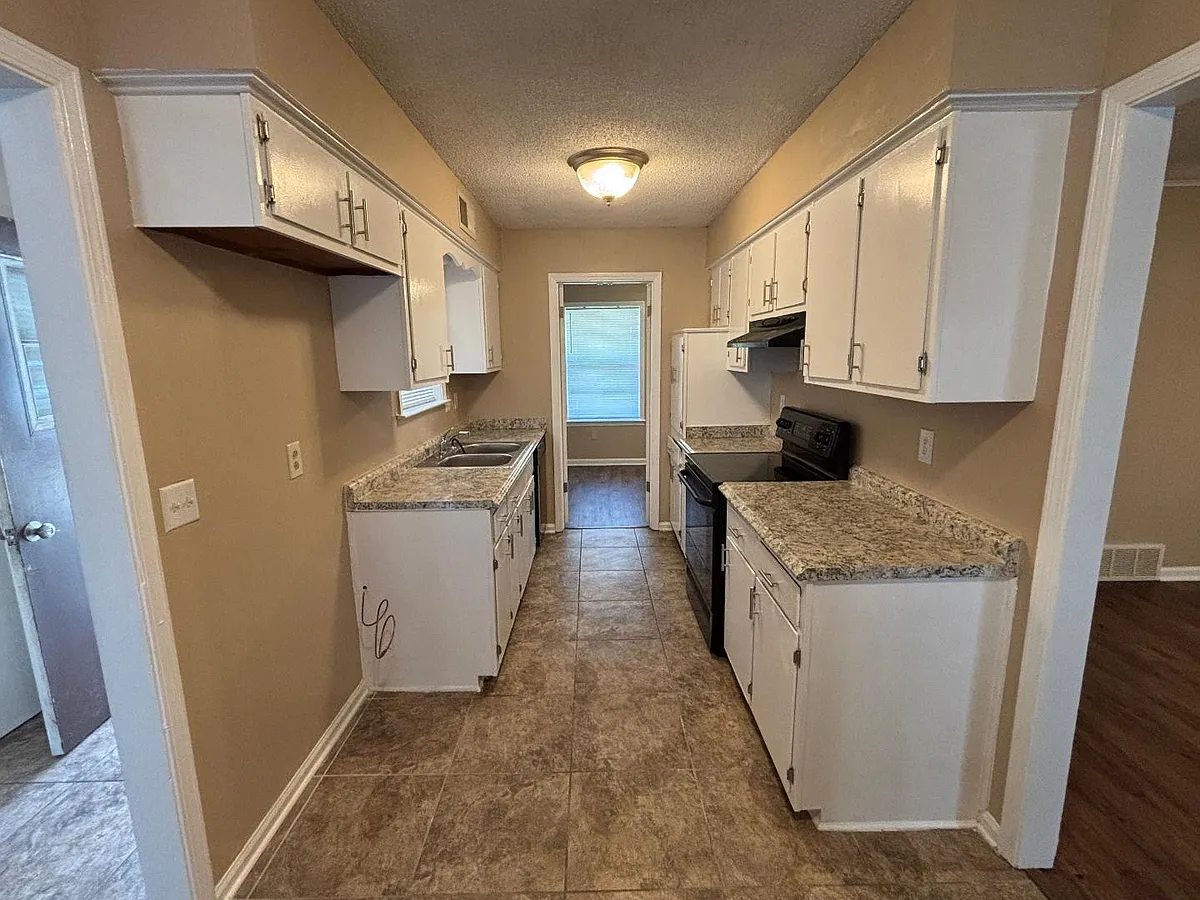 Unit Photo - 6810 Sycamore Hill Dr