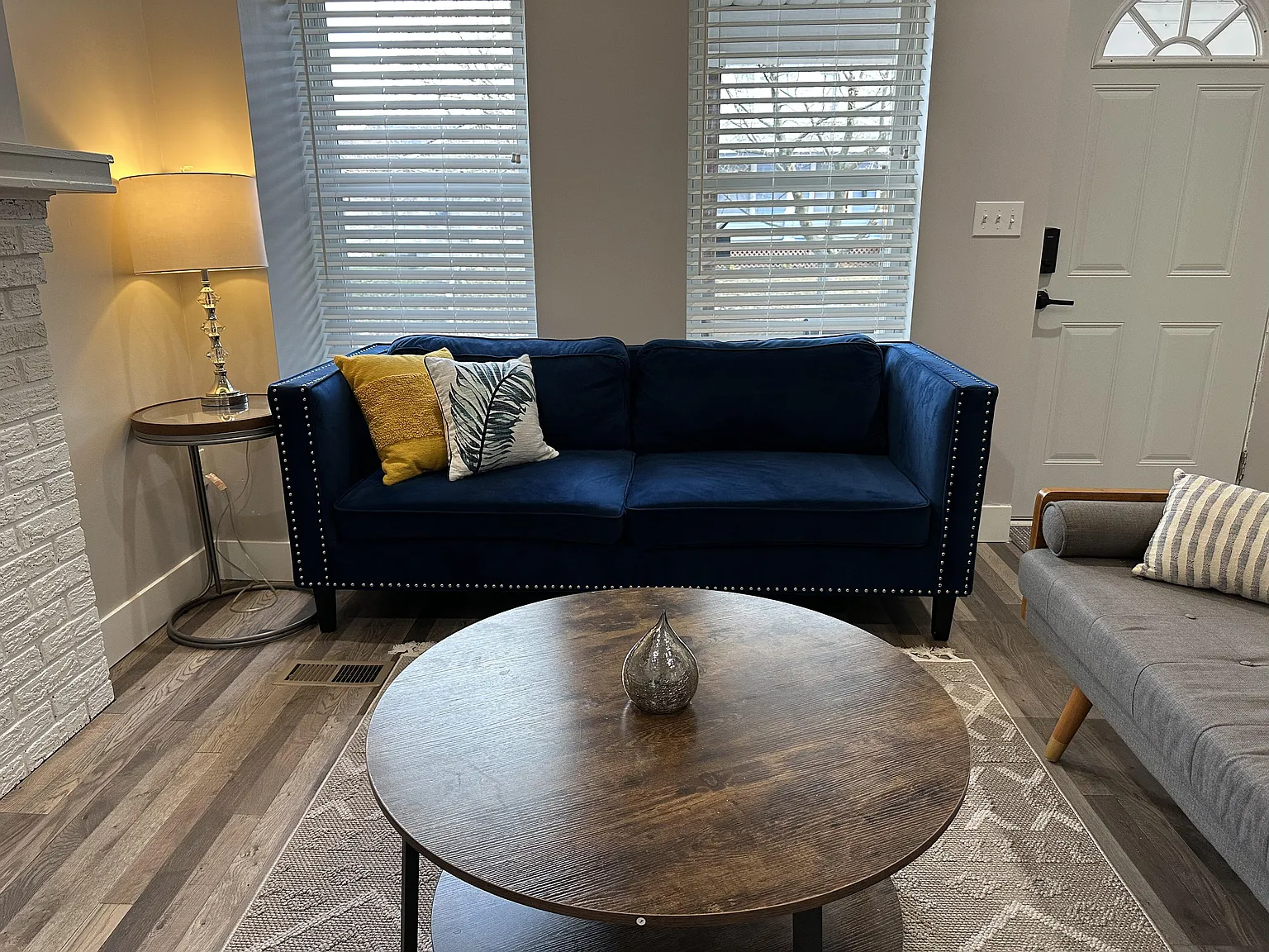 2 bed, 1180 sqft, $1,900 — Photo 2