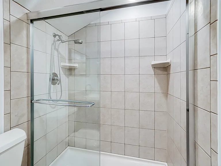 1804 Cliffview Ln — Photo 30