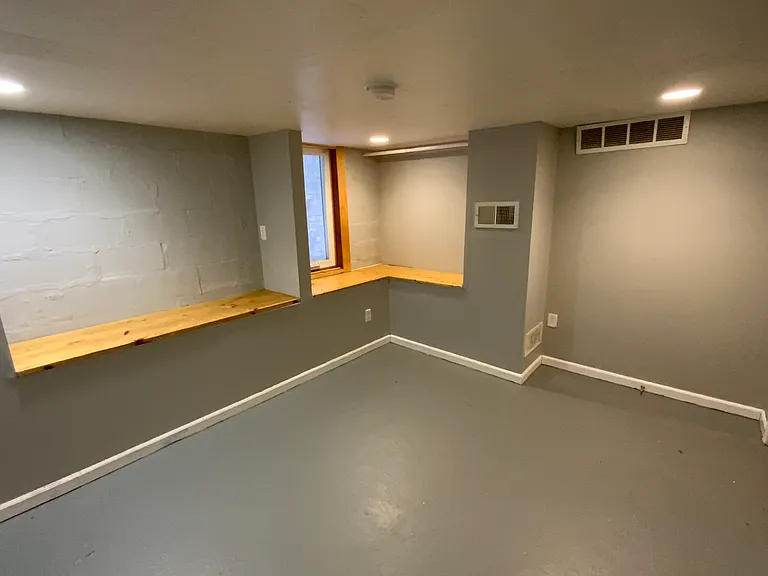 5 bed, 2.0 bath, 1544 sqft, $1,795 — Photo 59