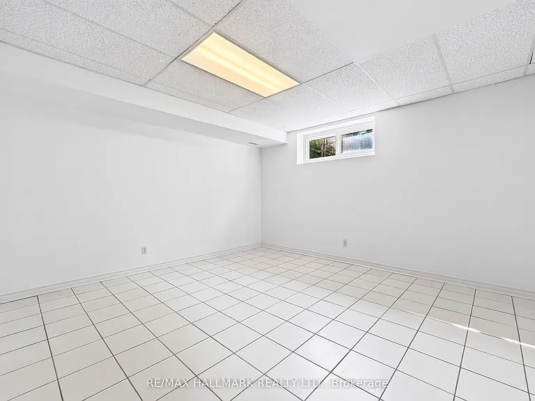 402 Kingston Rd — Photo 4