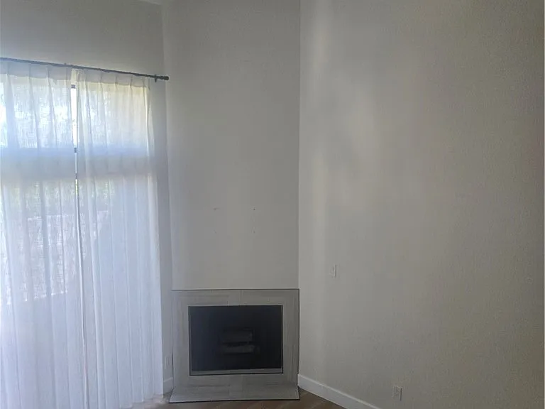 15137 Magnolia Blvd #C — Photo 14