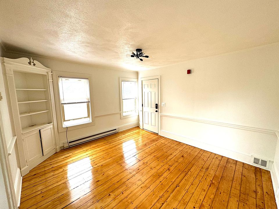1st image of 292 Pleasant St #2R