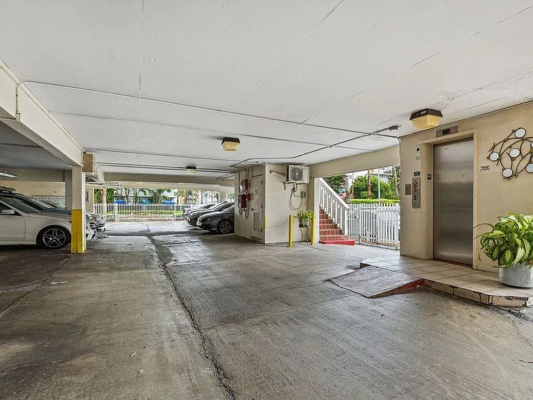 900 Euclid Ave #5 — Photo 2