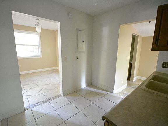 5th image of 3445 Lowell Ave