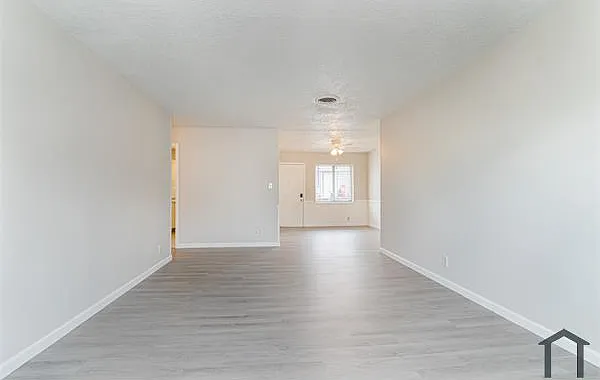 2 bed, 1000 sqft, $1,050 — Photo 2