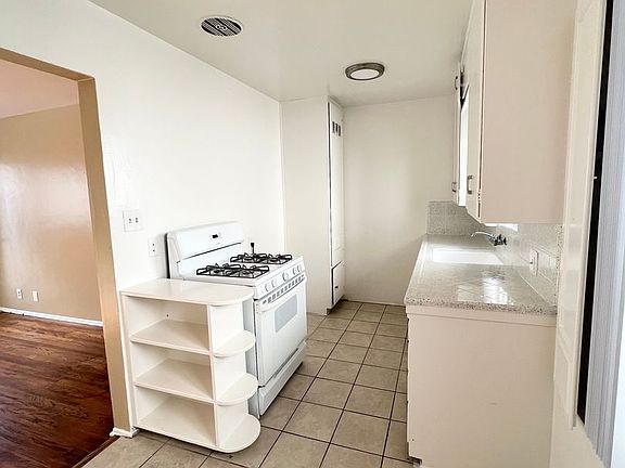 5th image of 1970 Henderson Ave APT 2