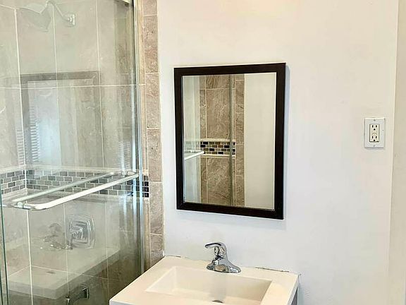 3rd image of 1928 Pacific St APT 1R