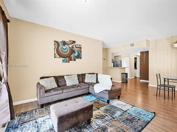 11040 SW 196th St APT 208, Miami, FL 33157