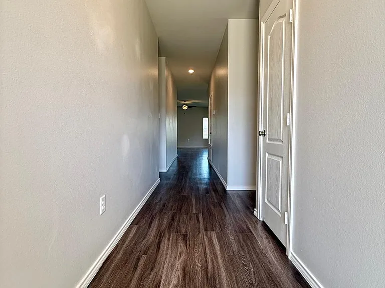 1404 Monterey Dr — Photo 4